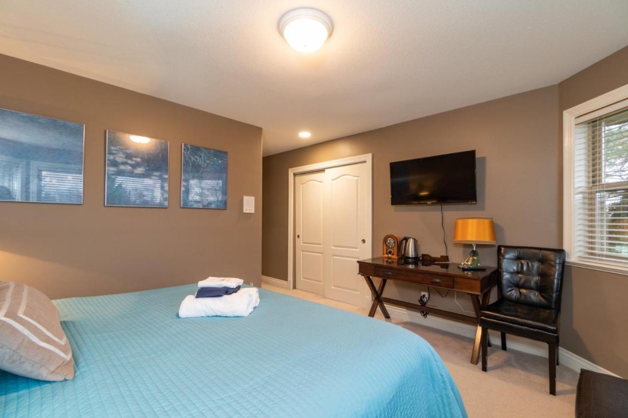 Cedar Manor Bed And Breakfast Pitt Meadows Exterior photo