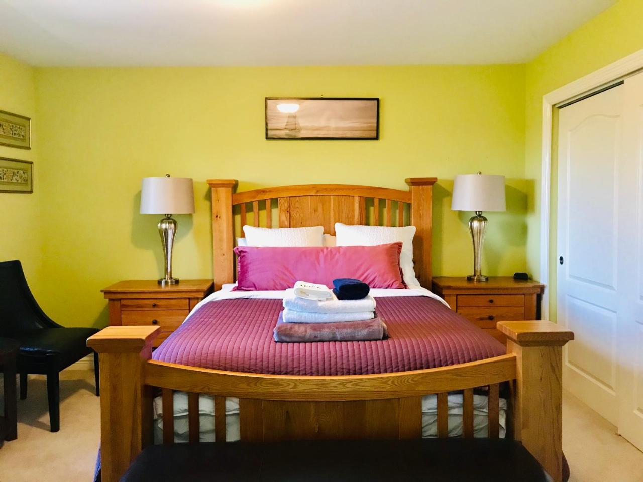 Cedar Manor Bed And Breakfast Pitt Meadows Exterior photo