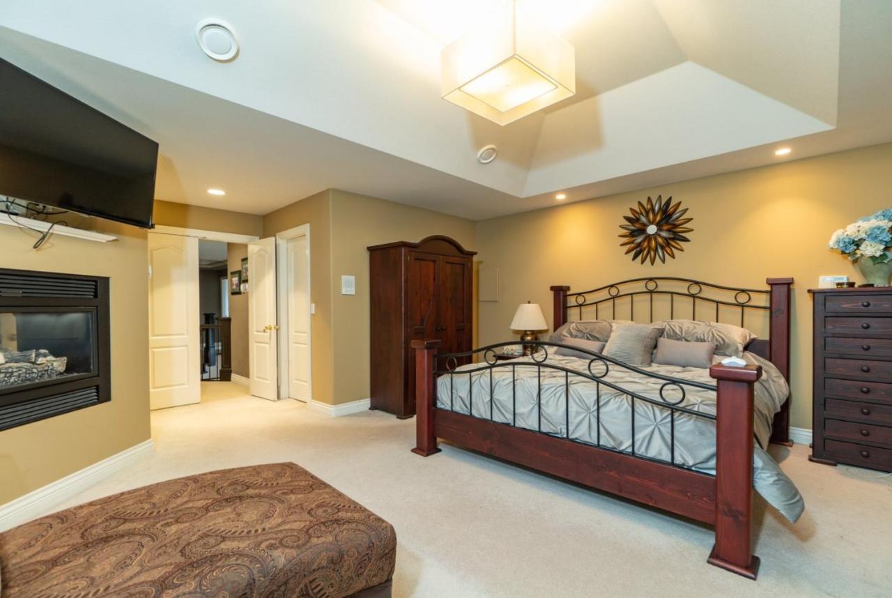 Cedar Manor Bed And Breakfast Pitt Meadows Exterior photo