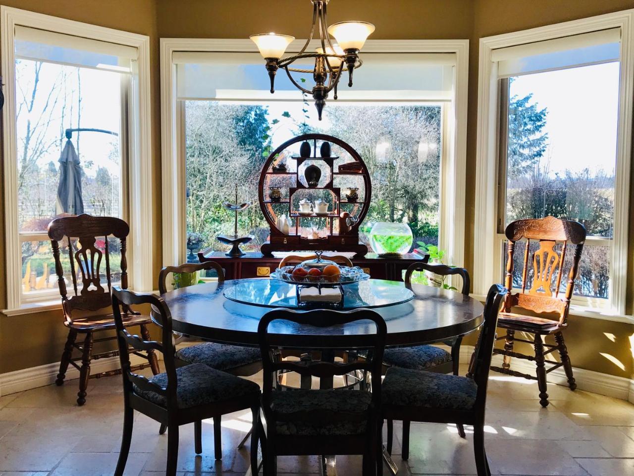 Cedar Manor Bed And Breakfast Pitt Meadows Exterior photo