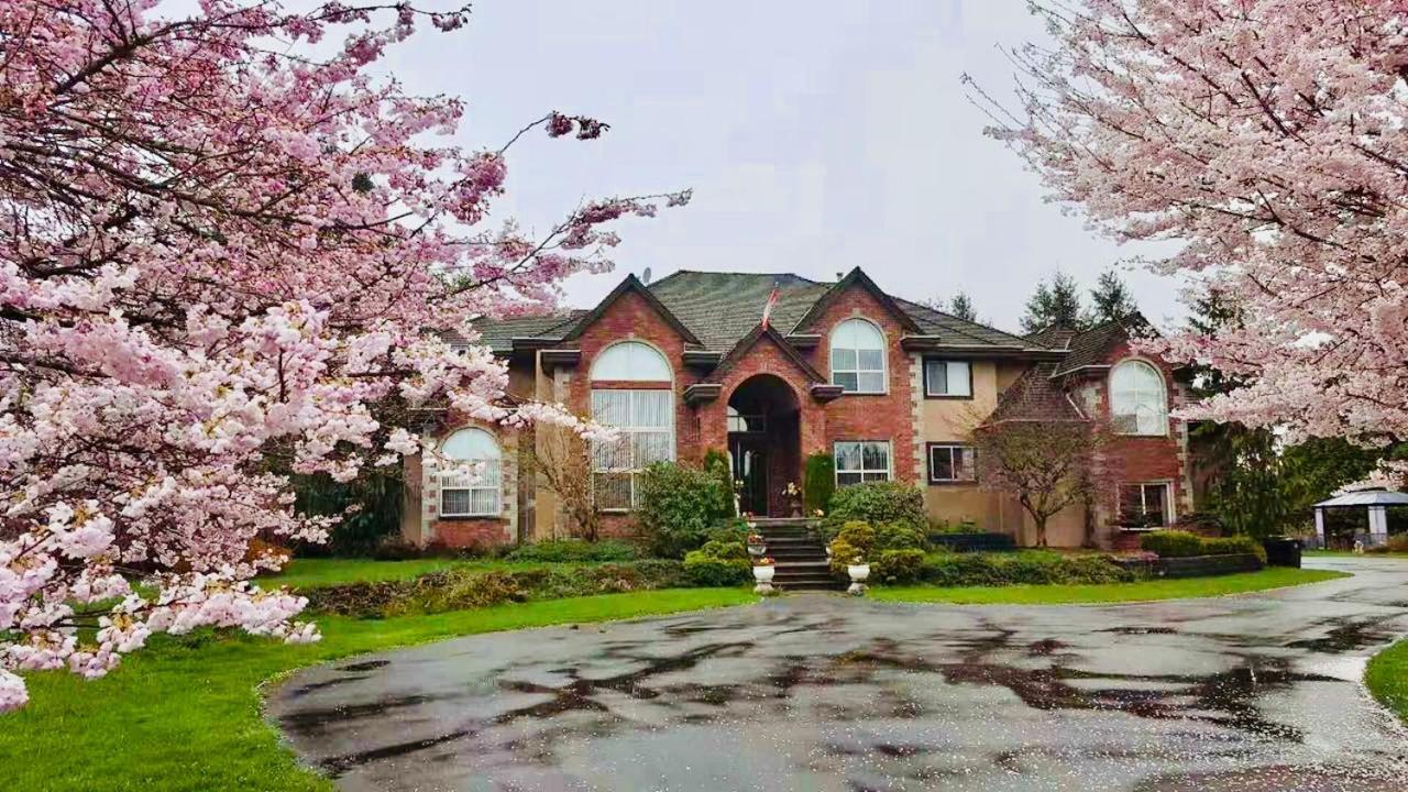 Cedar Manor Bed And Breakfast Pitt Meadows Exterior photo