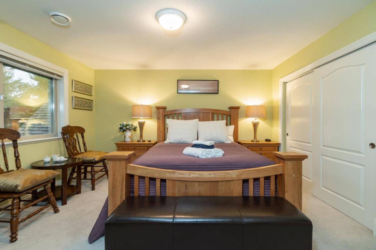 Cedar Manor Bed And Breakfast Pitt Meadows Exterior photo